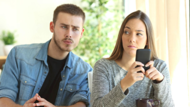 Come essere geloso della tua ragazza nel modo giusto