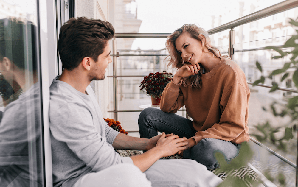 Come capire se una donna è attratta da te