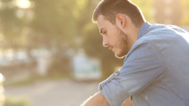 Come ritrovare l'autostima perduta, dopo che sei stato lasciato di una donna